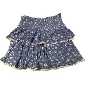 Cute boutique skirt!! Size M